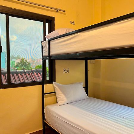 Easy Go Backpacker Hostel 万荣 外观 照片