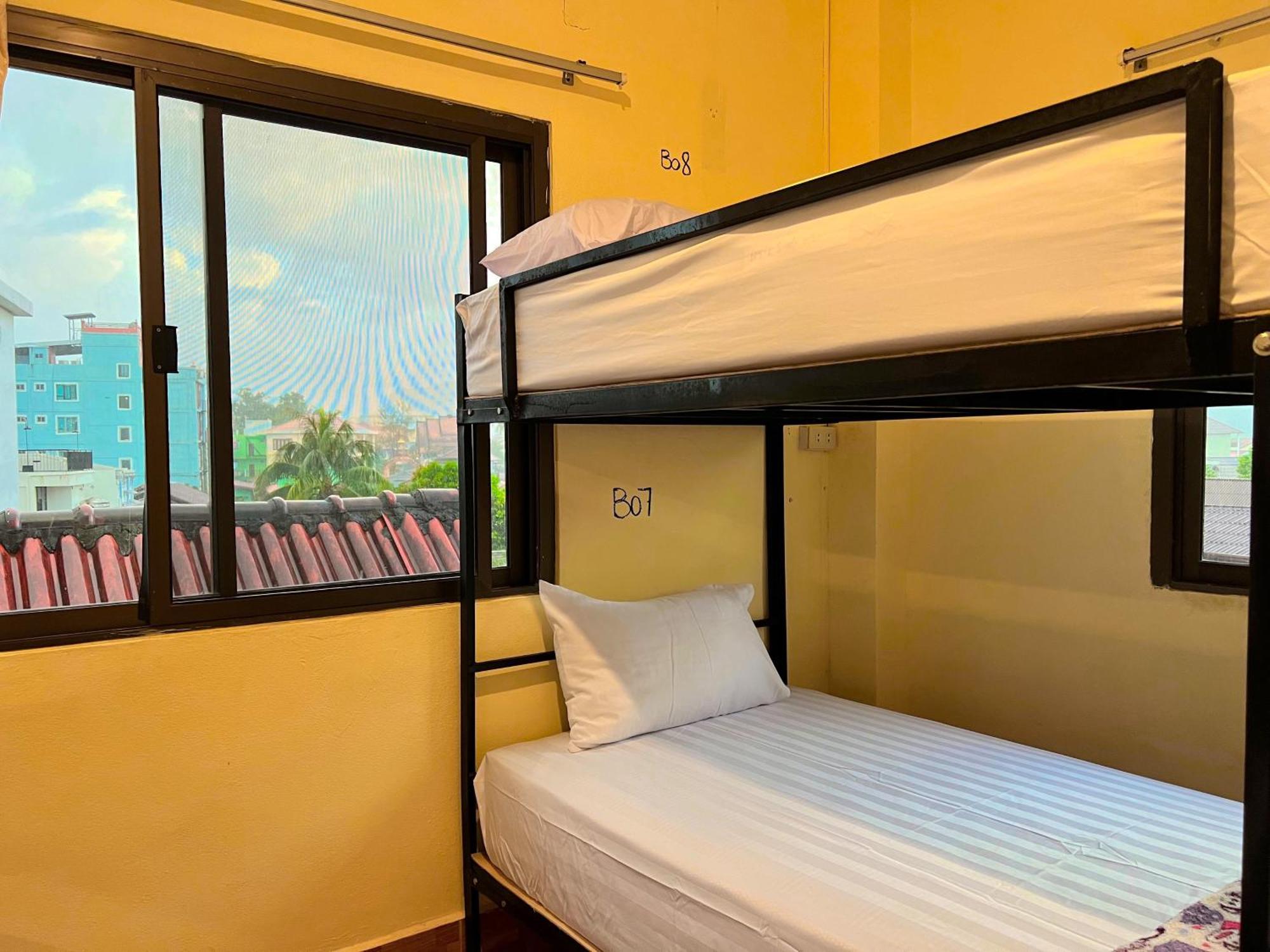 Easy Go Backpacker Hostel 万荣 外观 照片