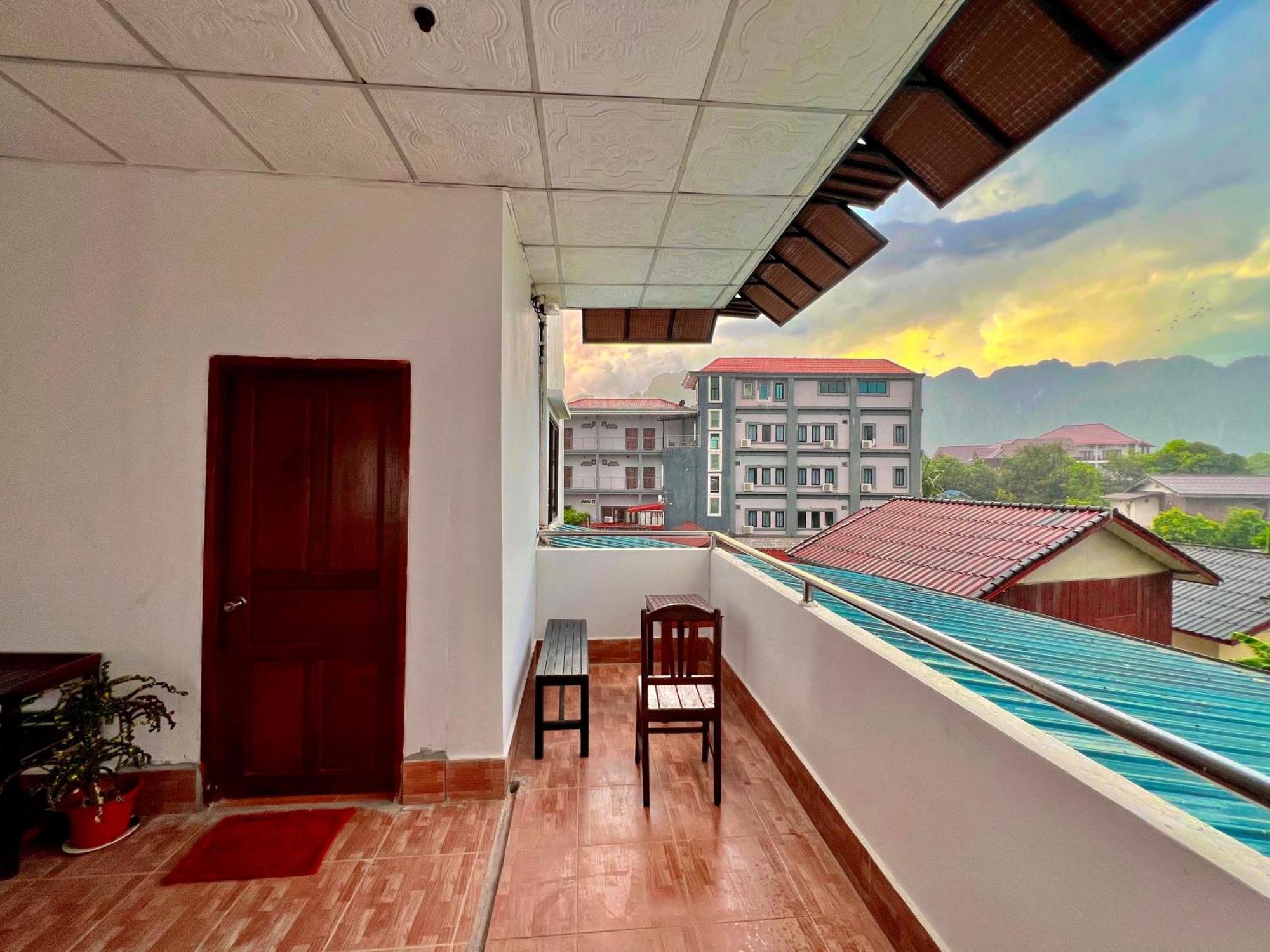 Easy Go Backpacker Hostel 万荣 外观 照片