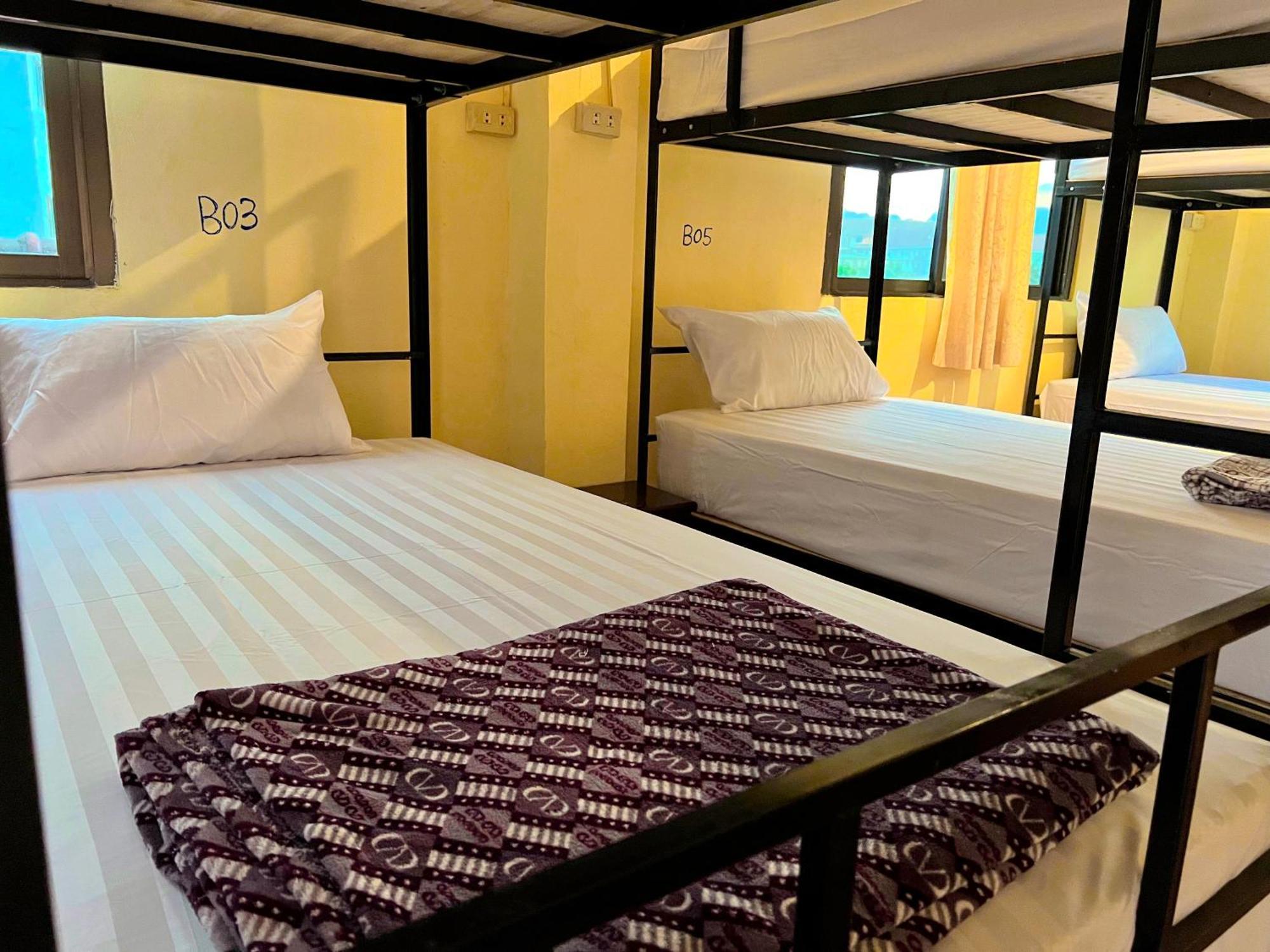 Easy Go Backpacker Hostel 万荣 外观 照片