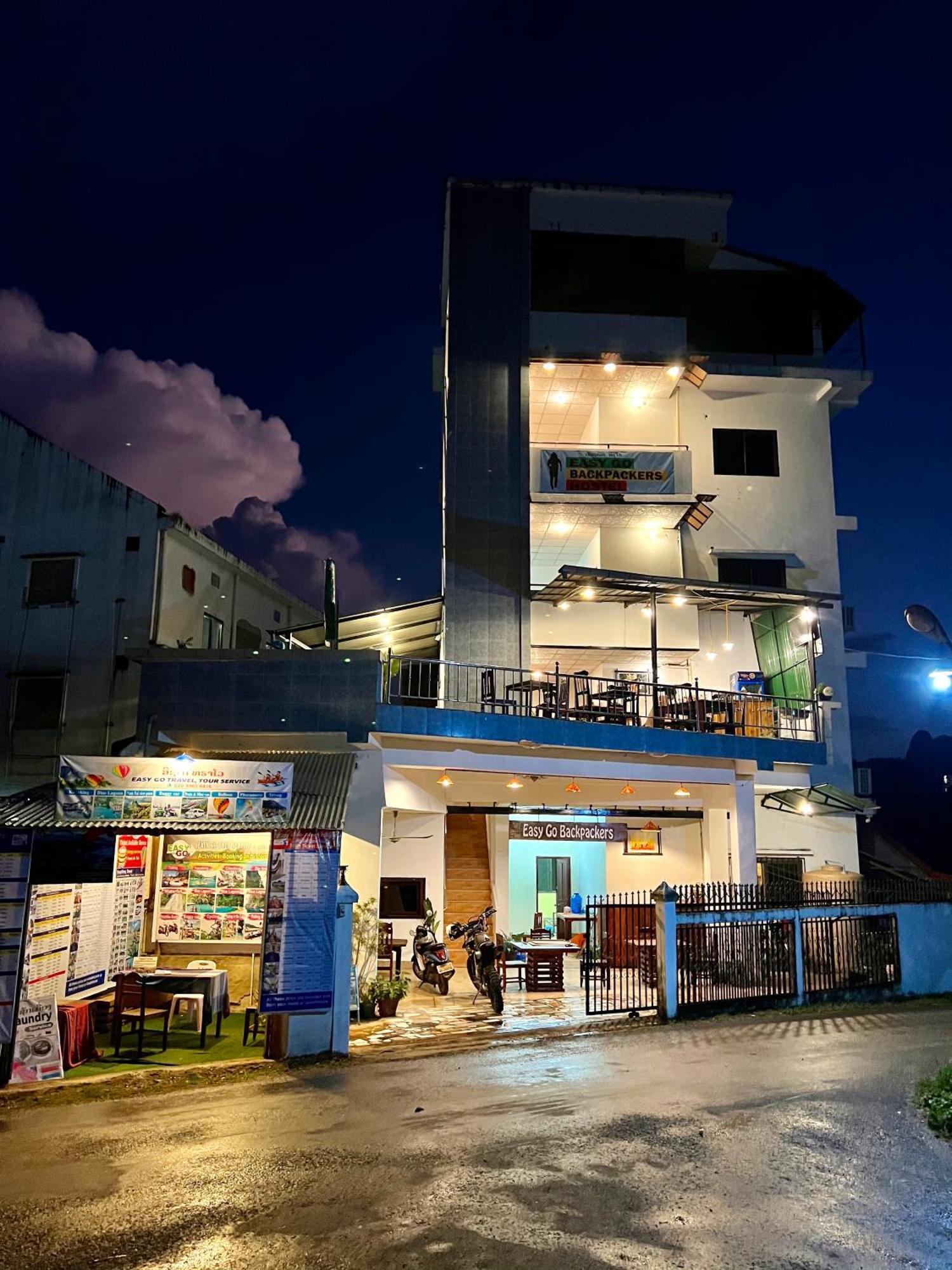 Easy Go Backpacker Hostel 万荣 外观 照片