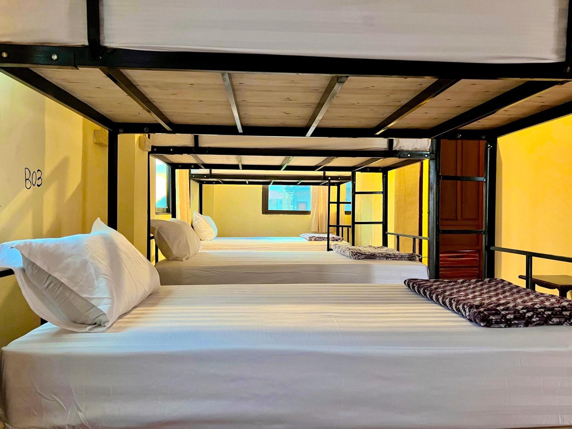 Easy Go Backpacker Hostel 万荣 外观 照片