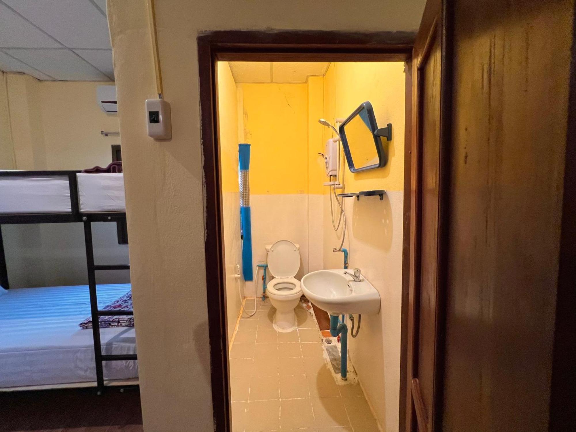 Easy Go Backpacker Hostel 万荣 外观 照片