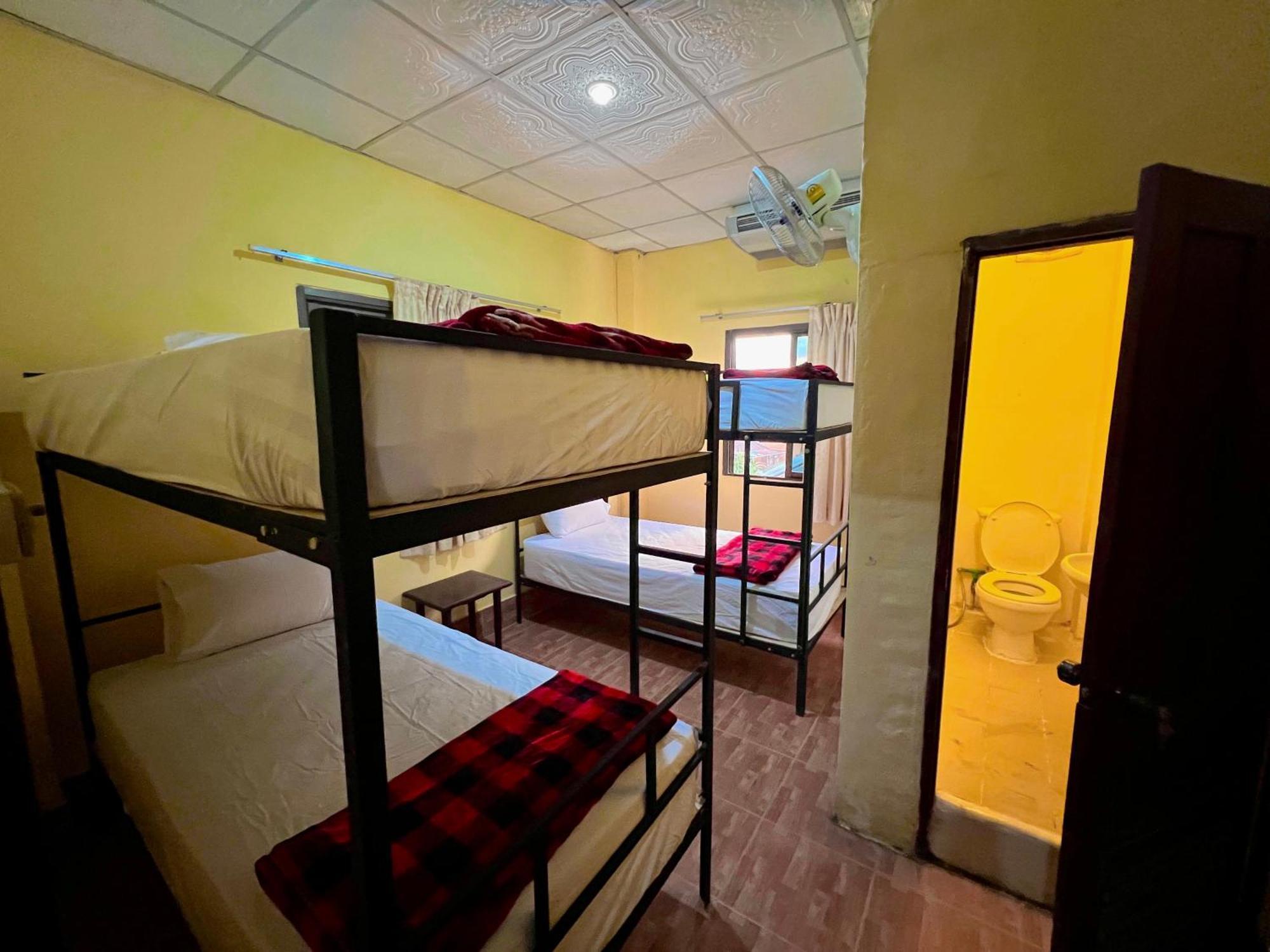 Easy Go Backpacker Hostel 万荣 外观 照片