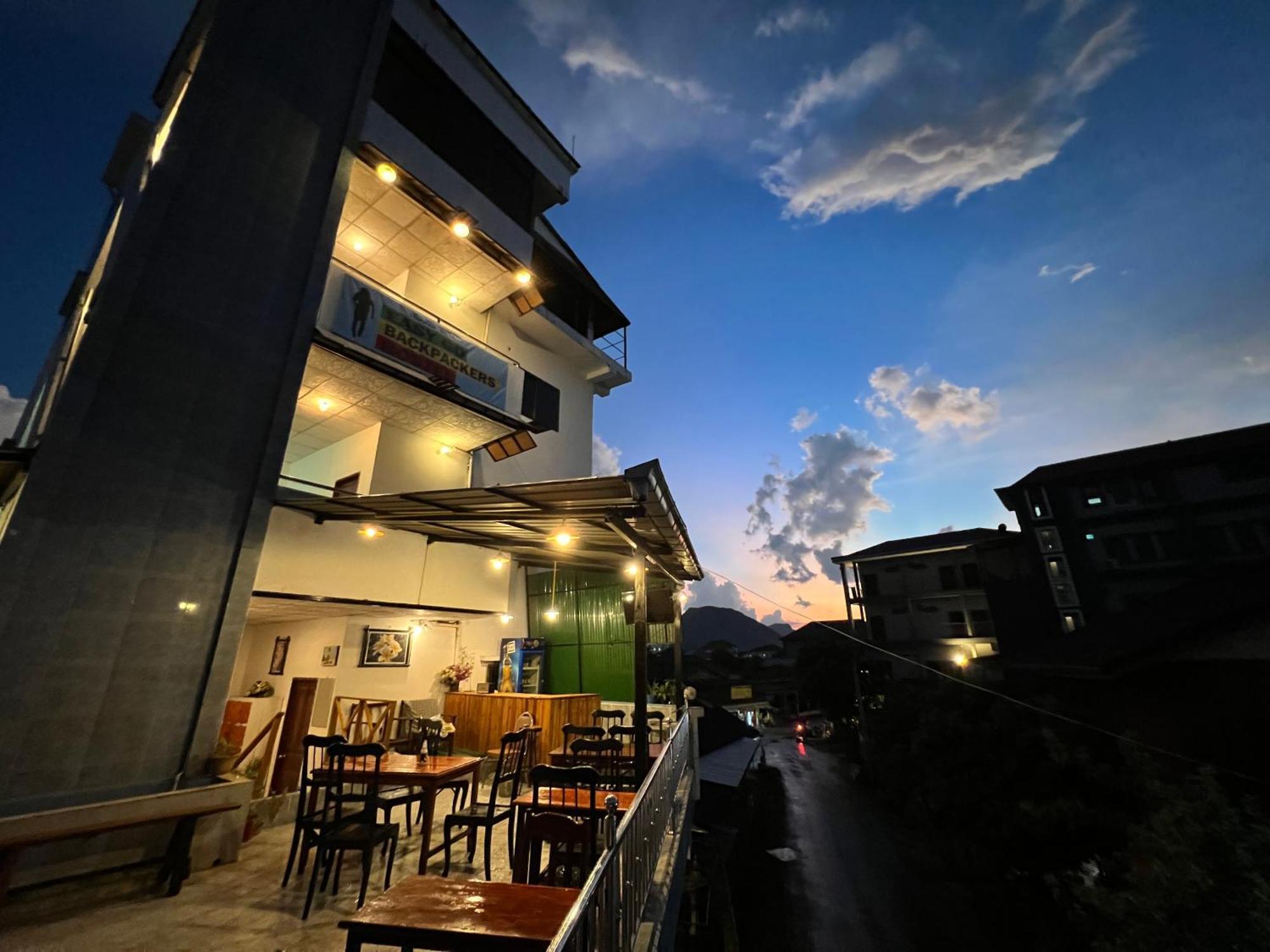 Easy Go Backpacker Hostel 万荣 外观 照片