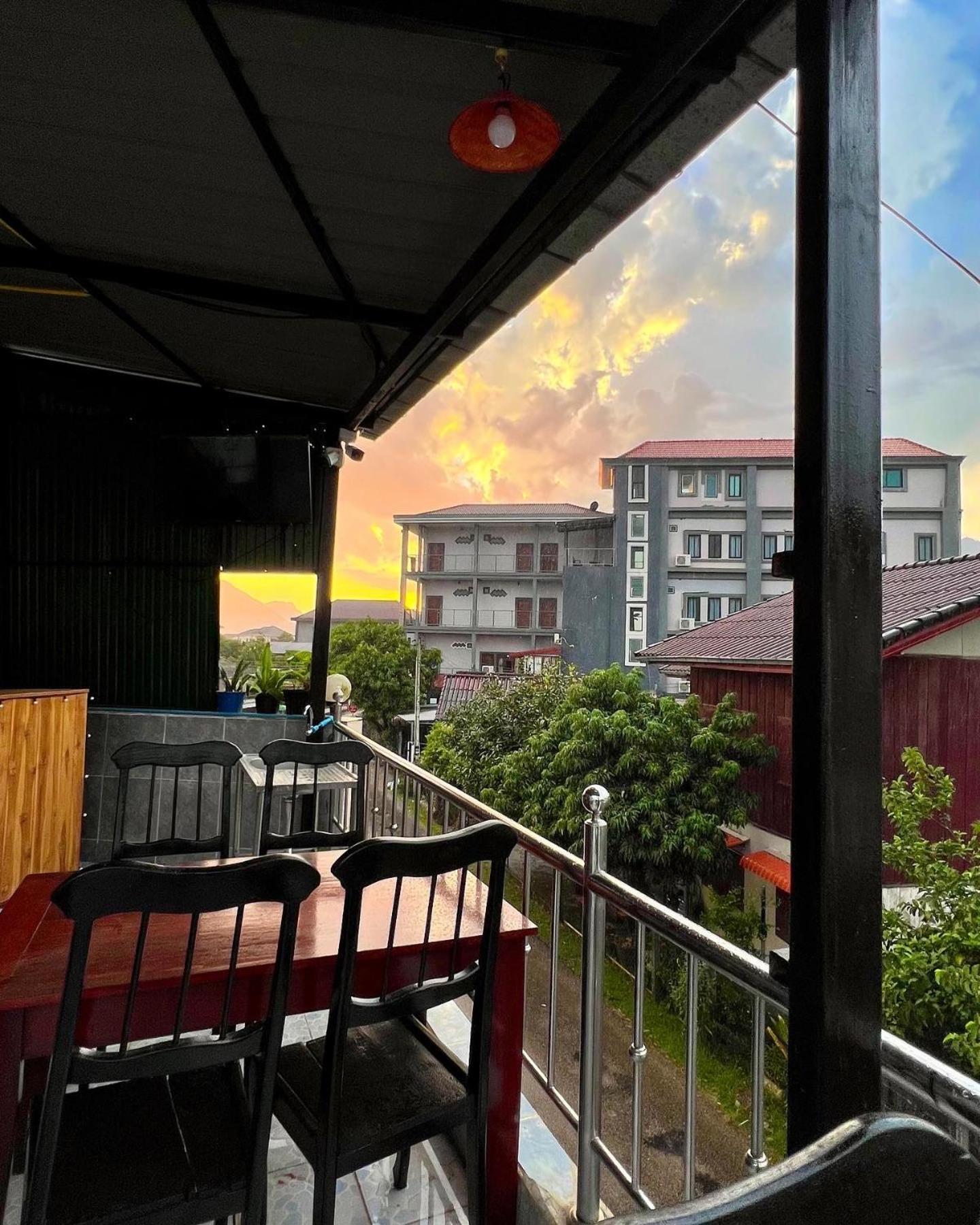 Easy Go Backpacker Hostel 万荣 外观 照片
