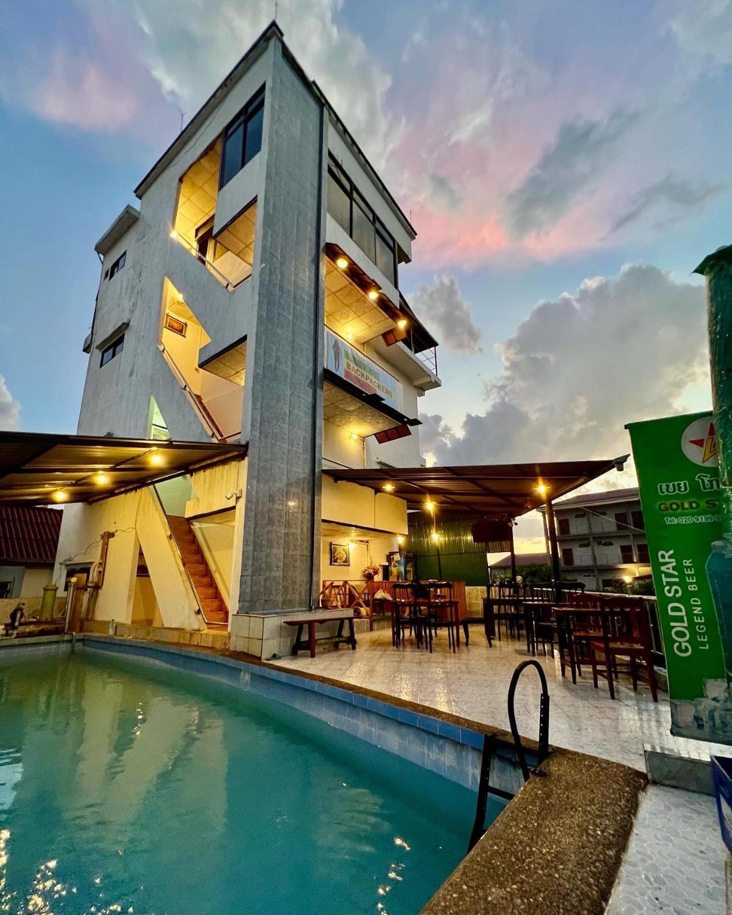 Easy Go Backpacker Hostel 万荣 外观 照片