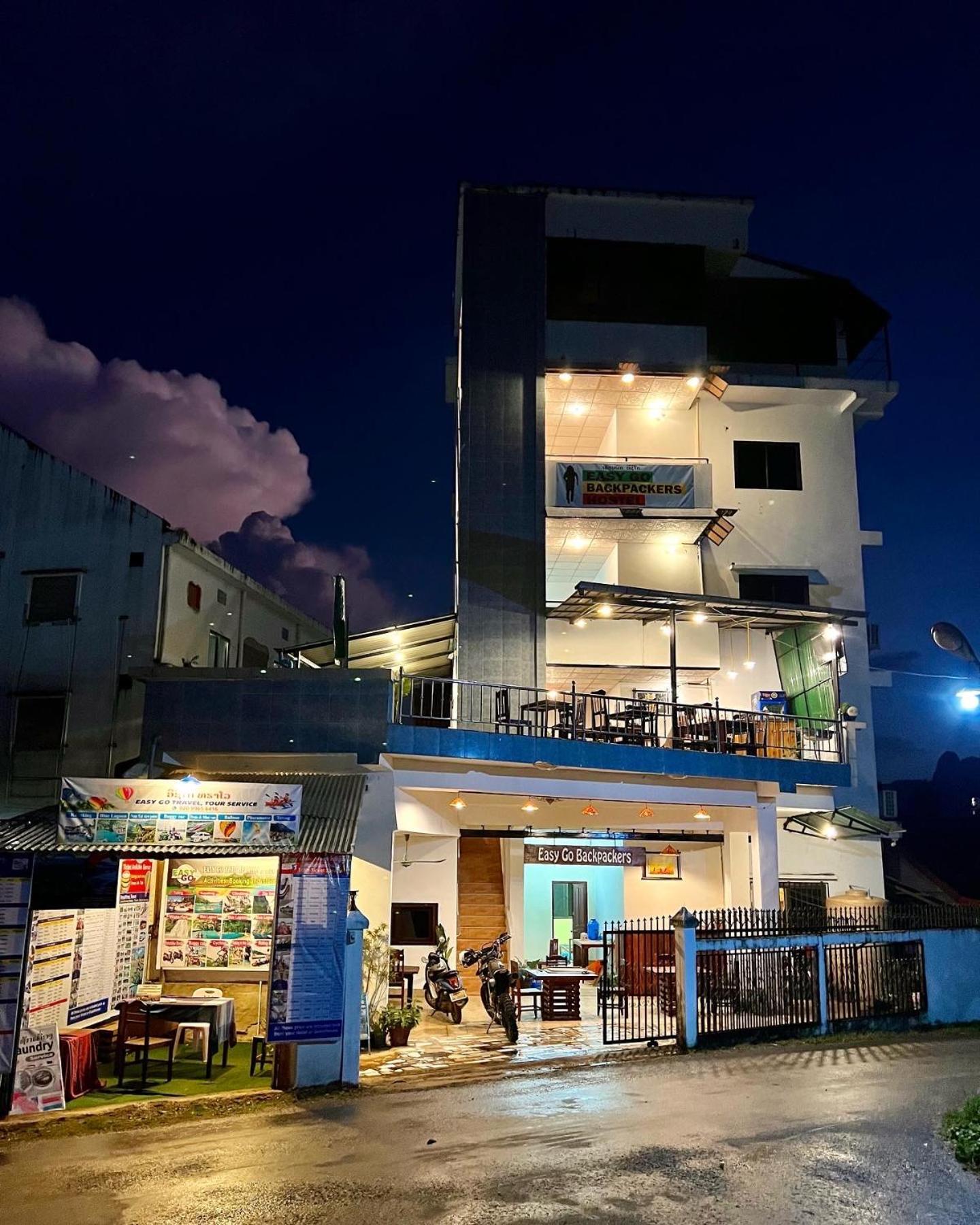 Easy Go Backpacker Hostel 万荣 外观 照片