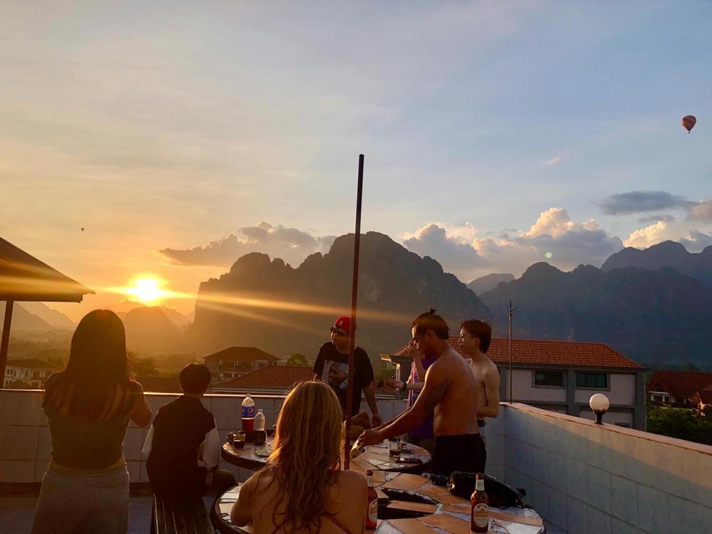 Easy Go Backpacker Hostel 万荣 外观 照片