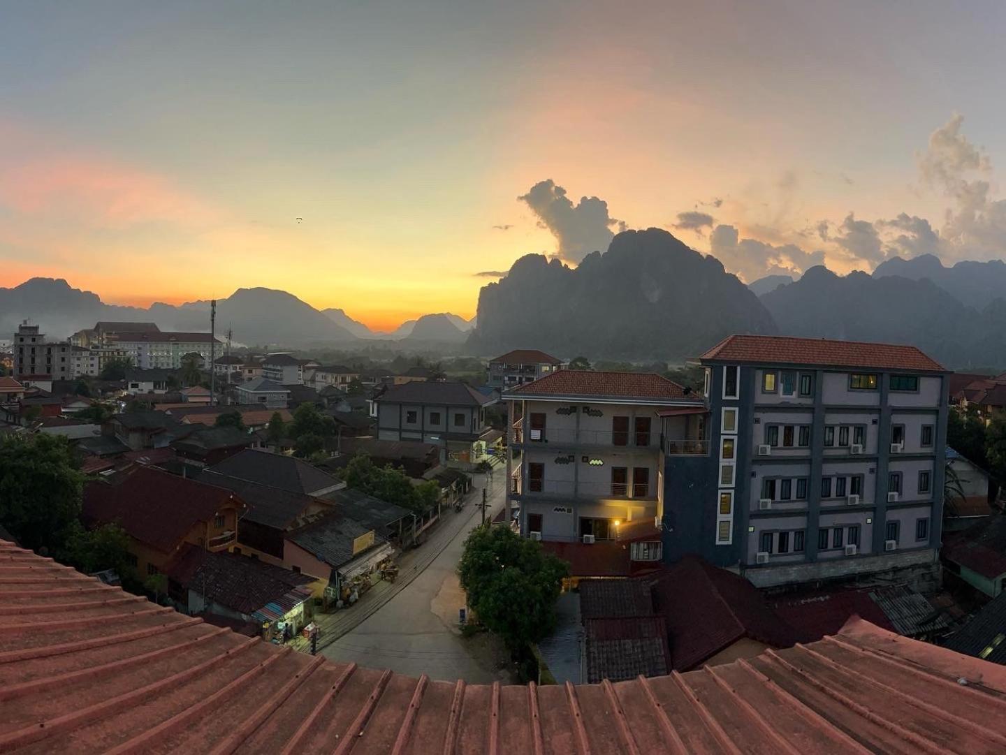 Easy Go Backpacker Hostel 万荣 外观 照片