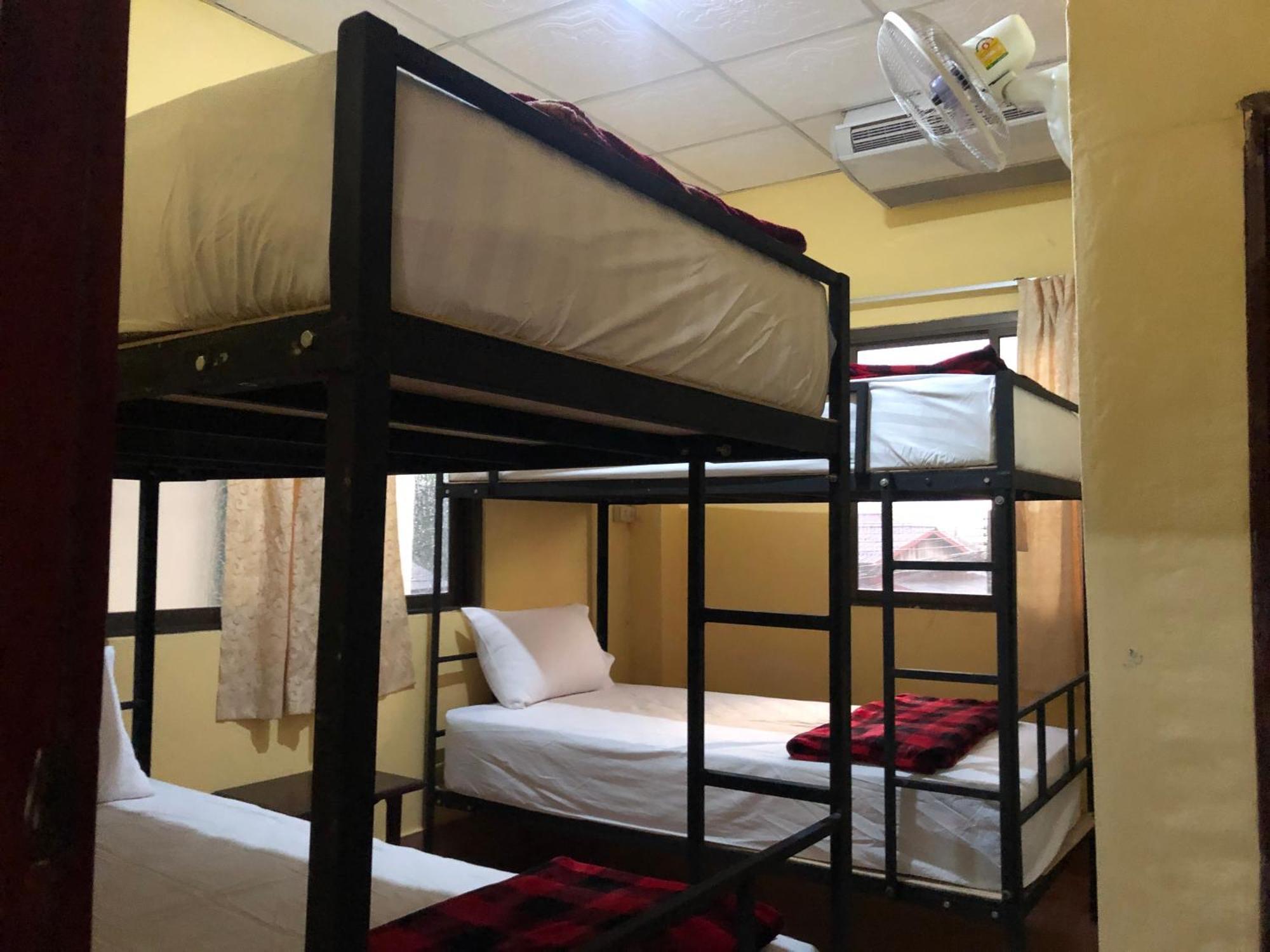 Easy Go Backpacker Hostel 万荣 外观 照片