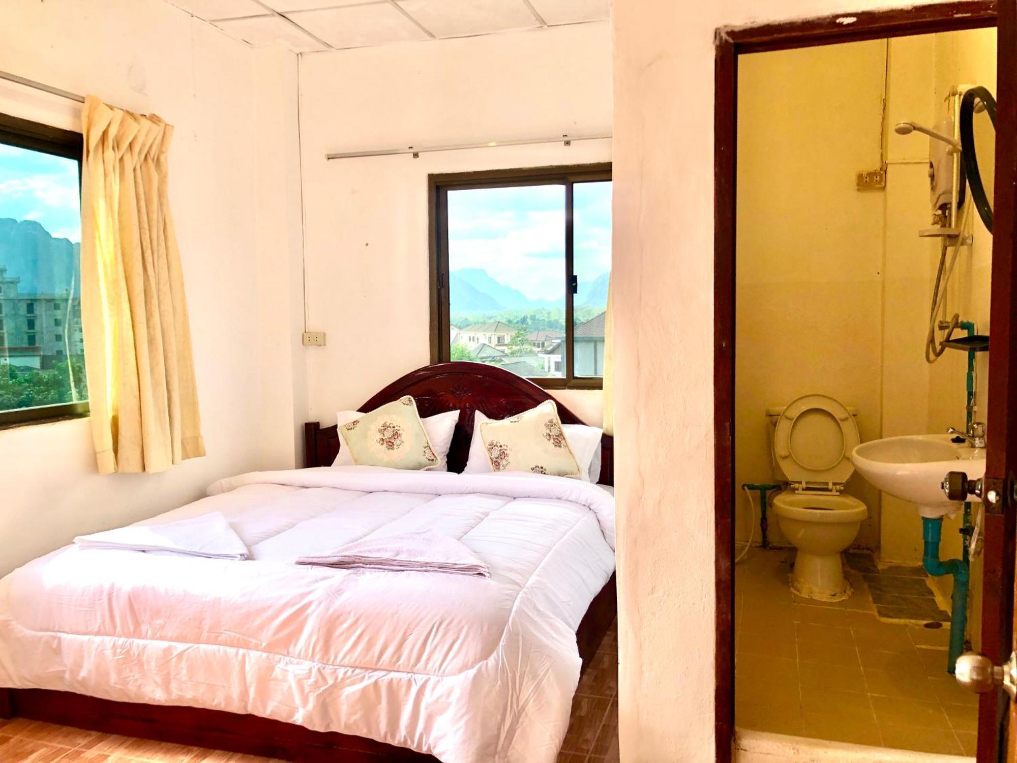 Easy Go Backpacker Hostel 万荣 外观 照片