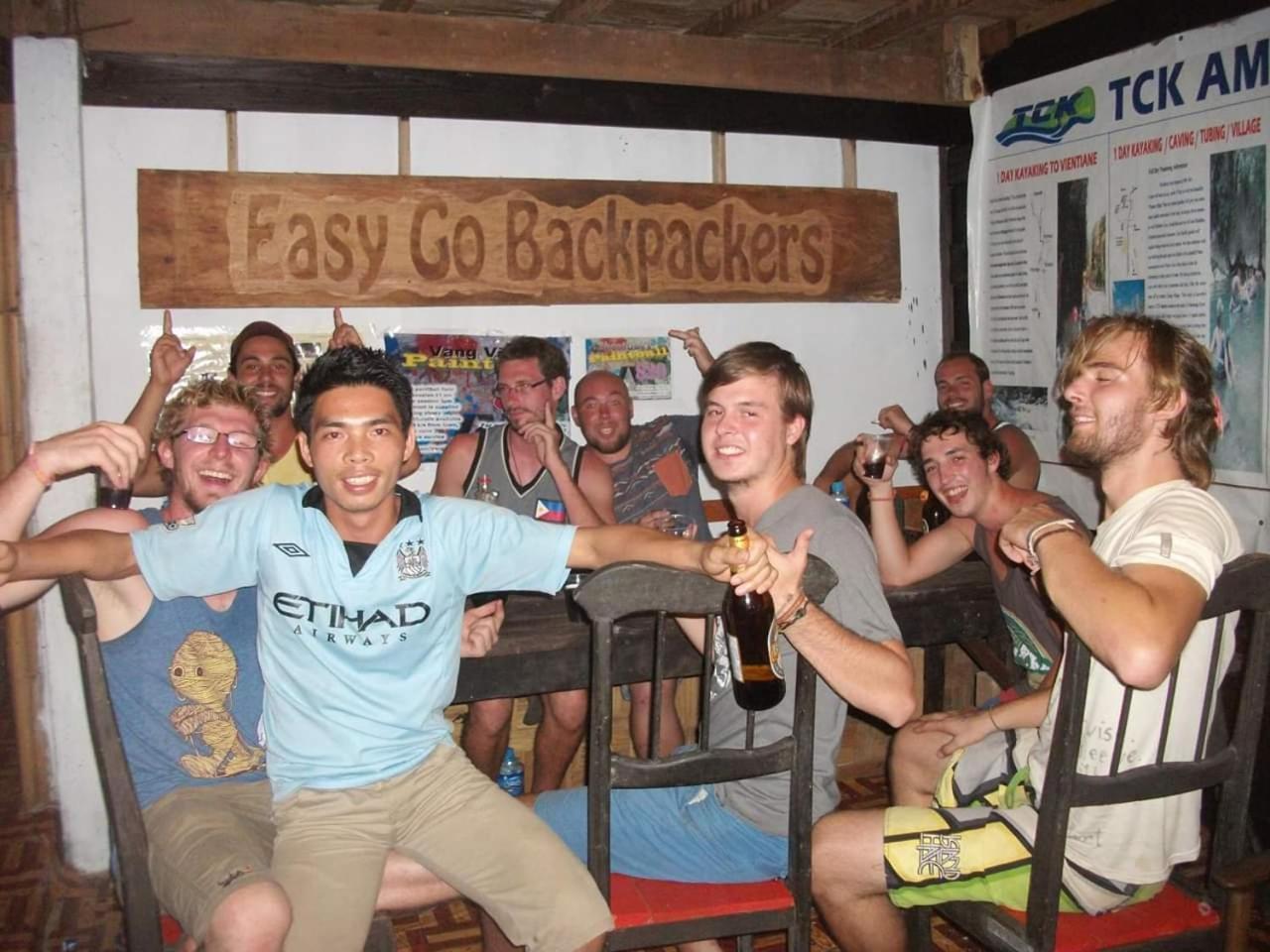 Easy Go Backpacker Hostel 万荣 外观 照片