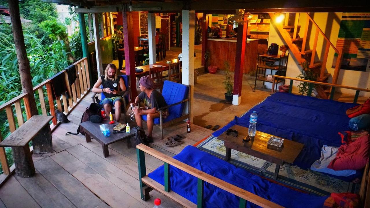 Easy Go Backpacker Hostel 万荣 外观 照片